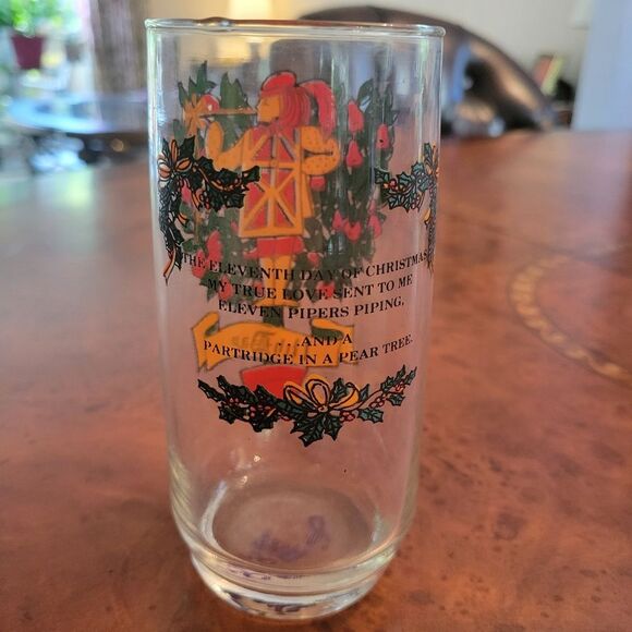 Vintage 11th day of Christmas glasses - Picture 2 of 2